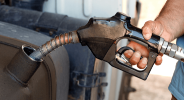 5 Ways Mindful Driving Helps Truckers Keep Fuel Costs Down