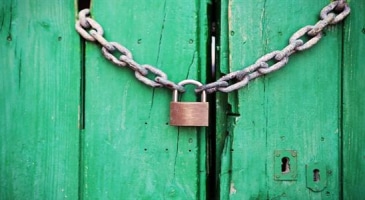 lock over wooden pallet door