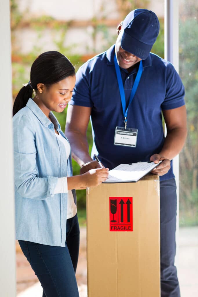 Deliveryman-with-Customer